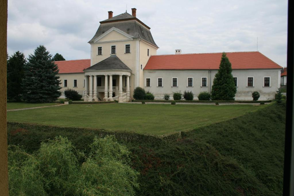 Pension Schlossblick Nebersdorf Exterior photo